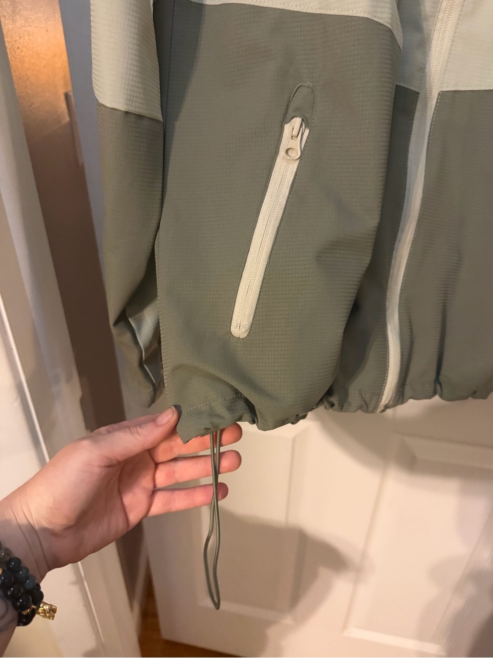 NWT PacSun Two-Tone Sage Green Windbreaker Jacket- Medium - Picture 3 of 9